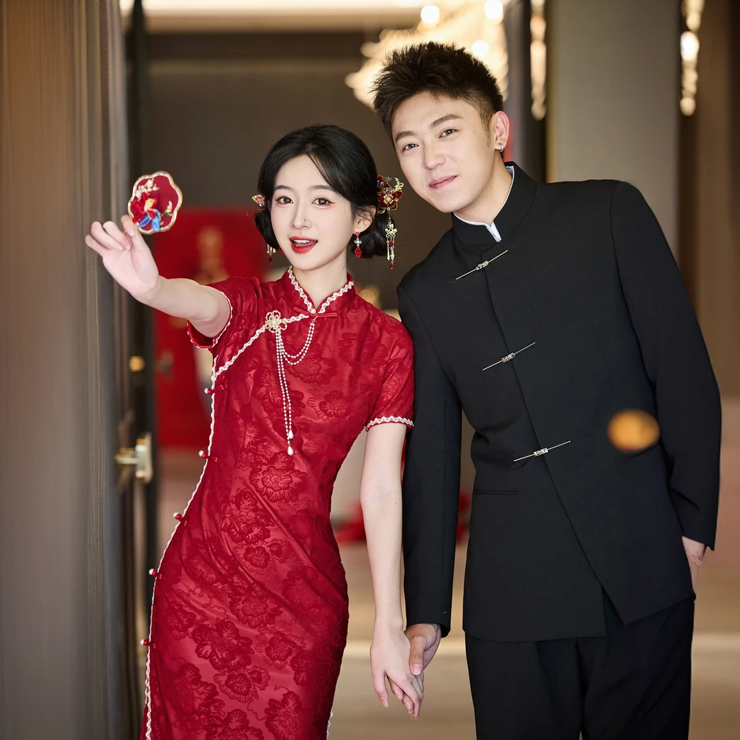 高端旗袍敬酒服新娘2025新款订婚礼服高级感酒红色连衣裙回门便装