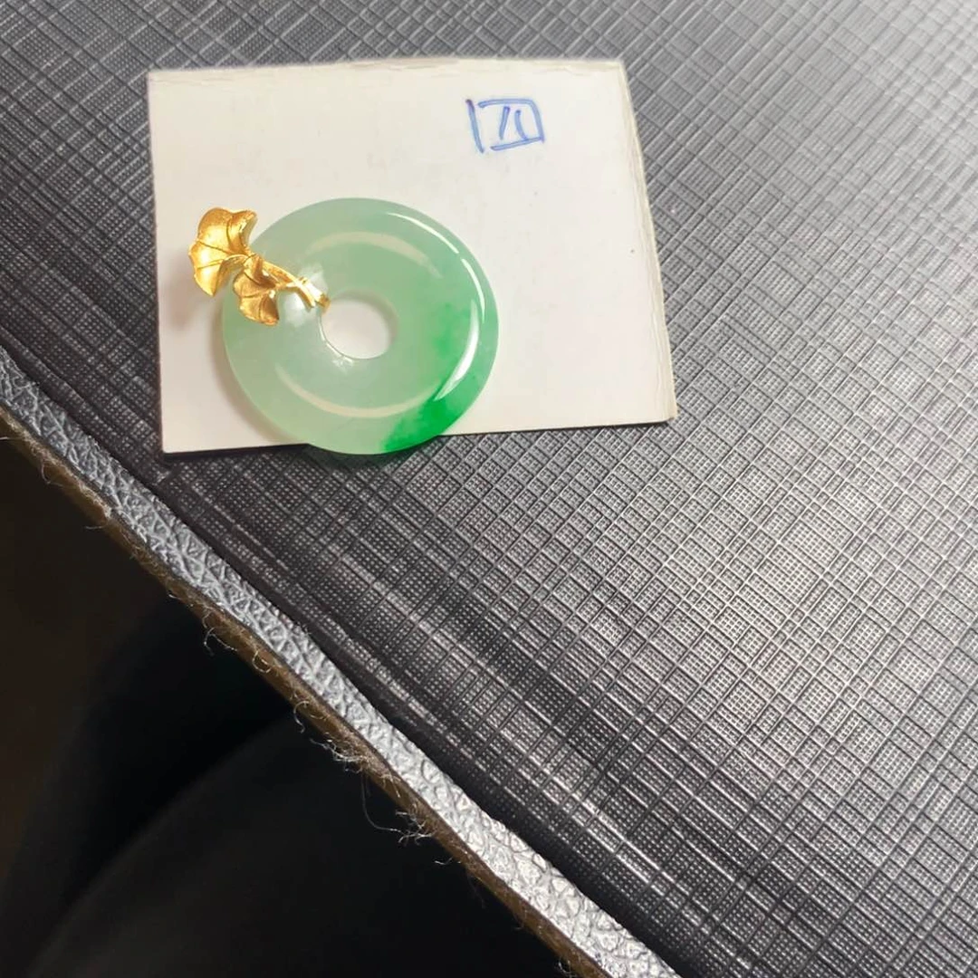 翡翠18K金镶嵌颈饰翡翠