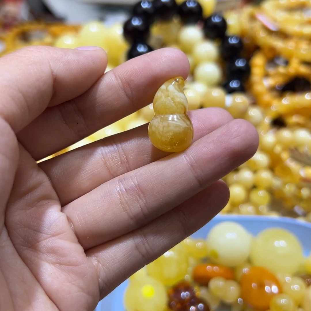 琥珀珠宝奇石未镶嵌