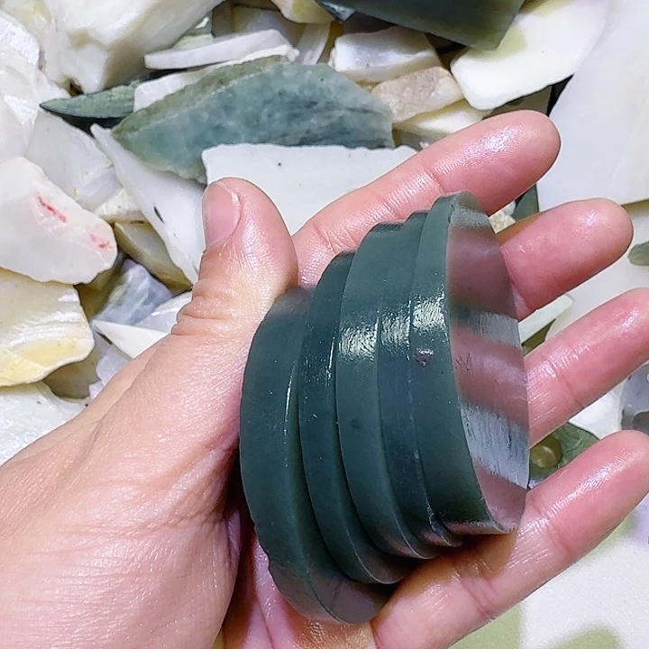 ****猬和田玉（糖玉）未镶嵌颈饰