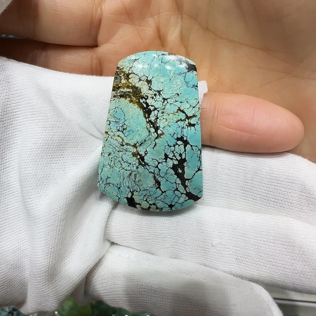 绿松石未镶嵌颈饰