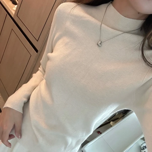 毛小兔2024冬季新款小半高领杏色贴肤打底衫