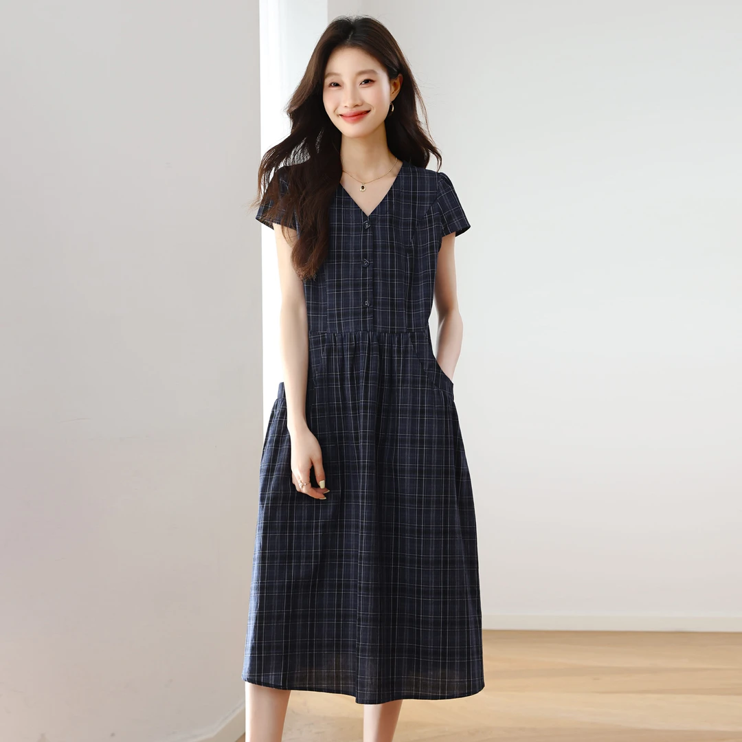 全棉格子连衣裙女2025新款夏季妈妈v领显瘦洋气减龄气质中长裙子