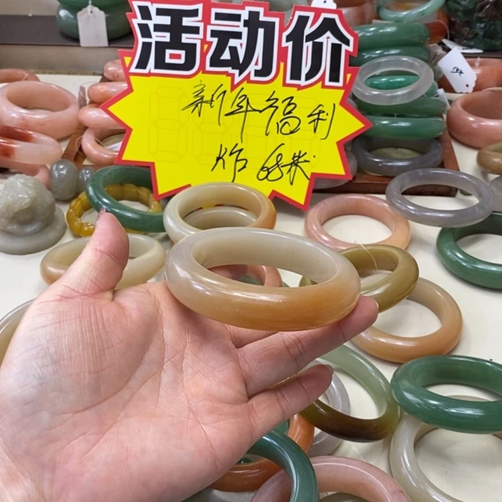 未镶嵌手镯石英质玉