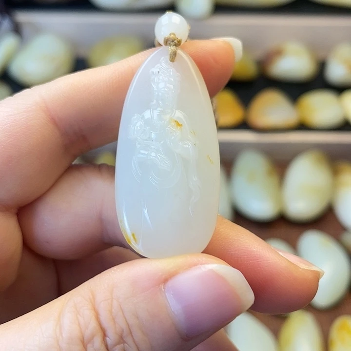 和田玉未镶嵌颈饰