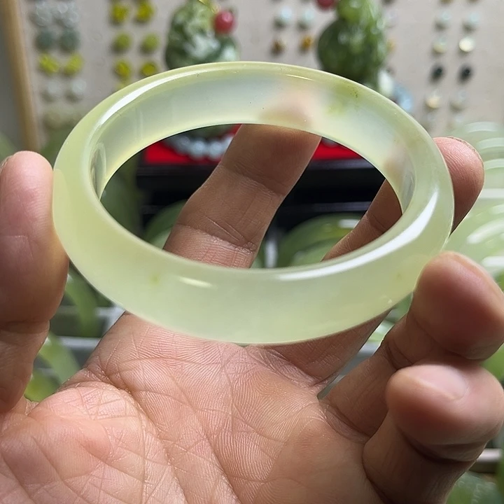 未镶嵌蛇纹石玉吊坠(不含链)