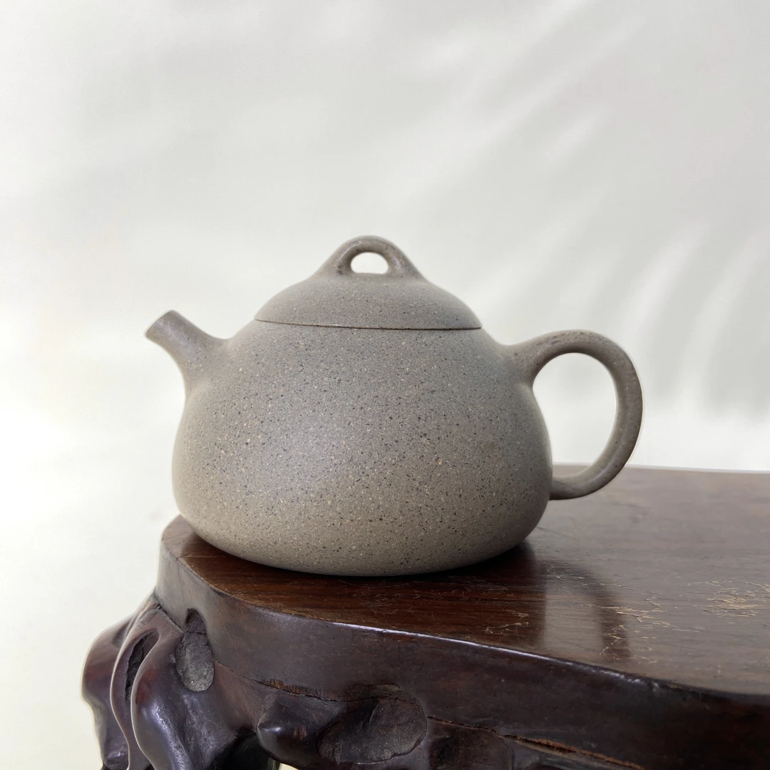 宜兴手工紫砂陶 （万旭霞）110cc茶壶GS4208-51