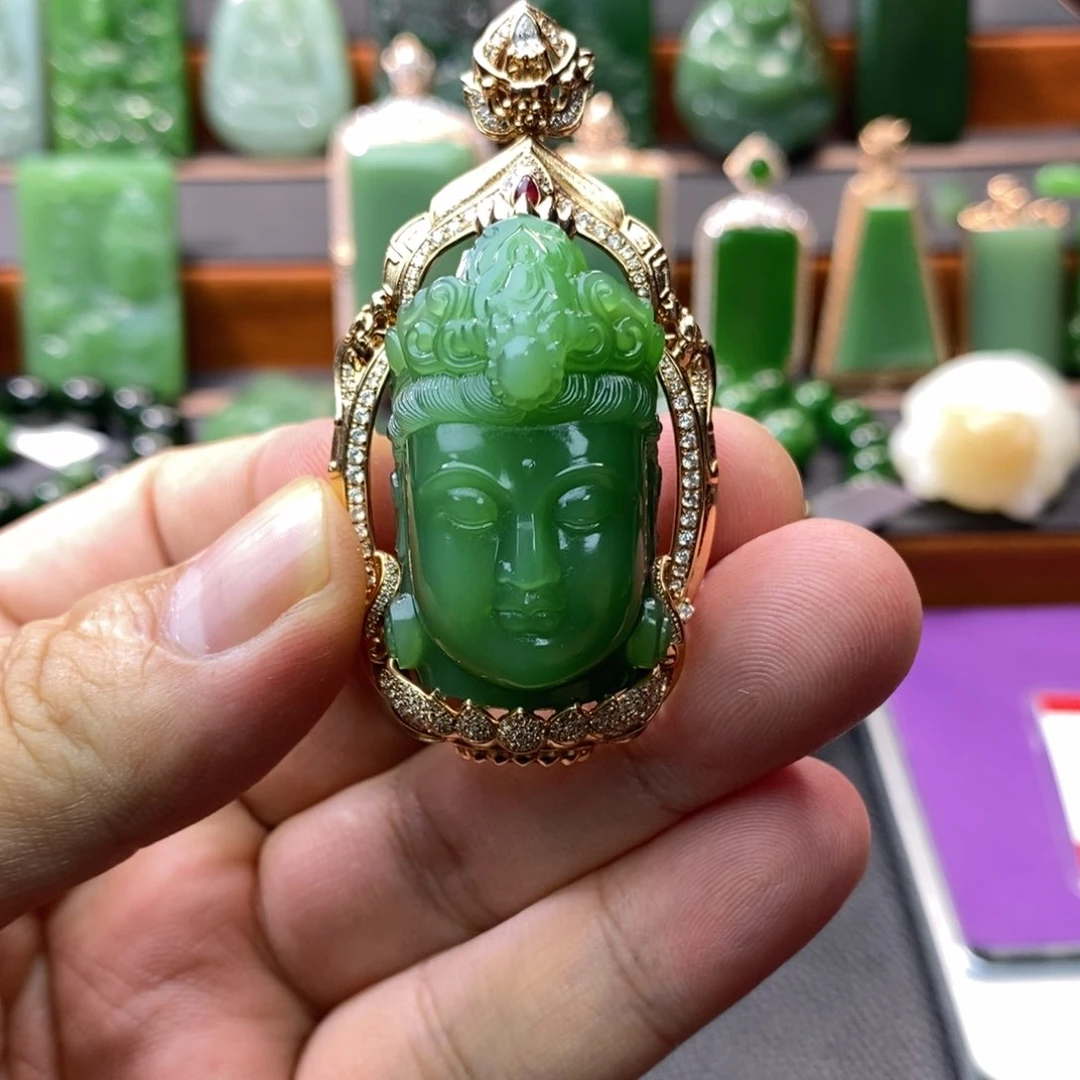 颈饰18K金镶嵌和田玉