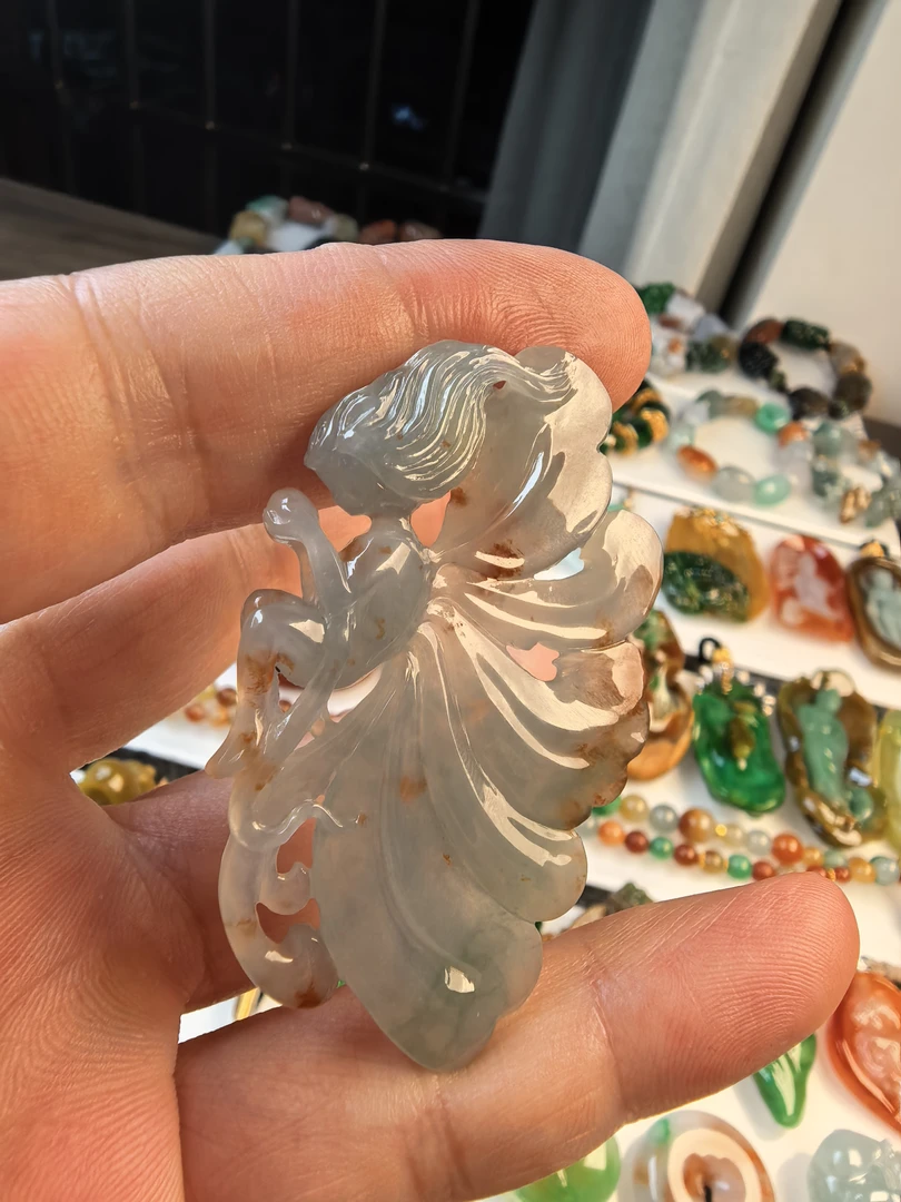 蝴蝶仙子翡翠吊坠