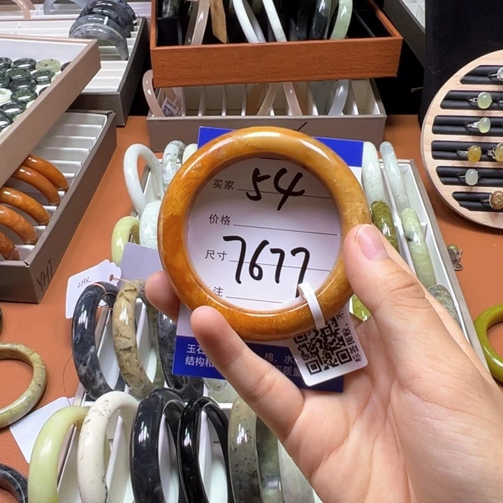 颈饰未镶嵌和田玉小*?