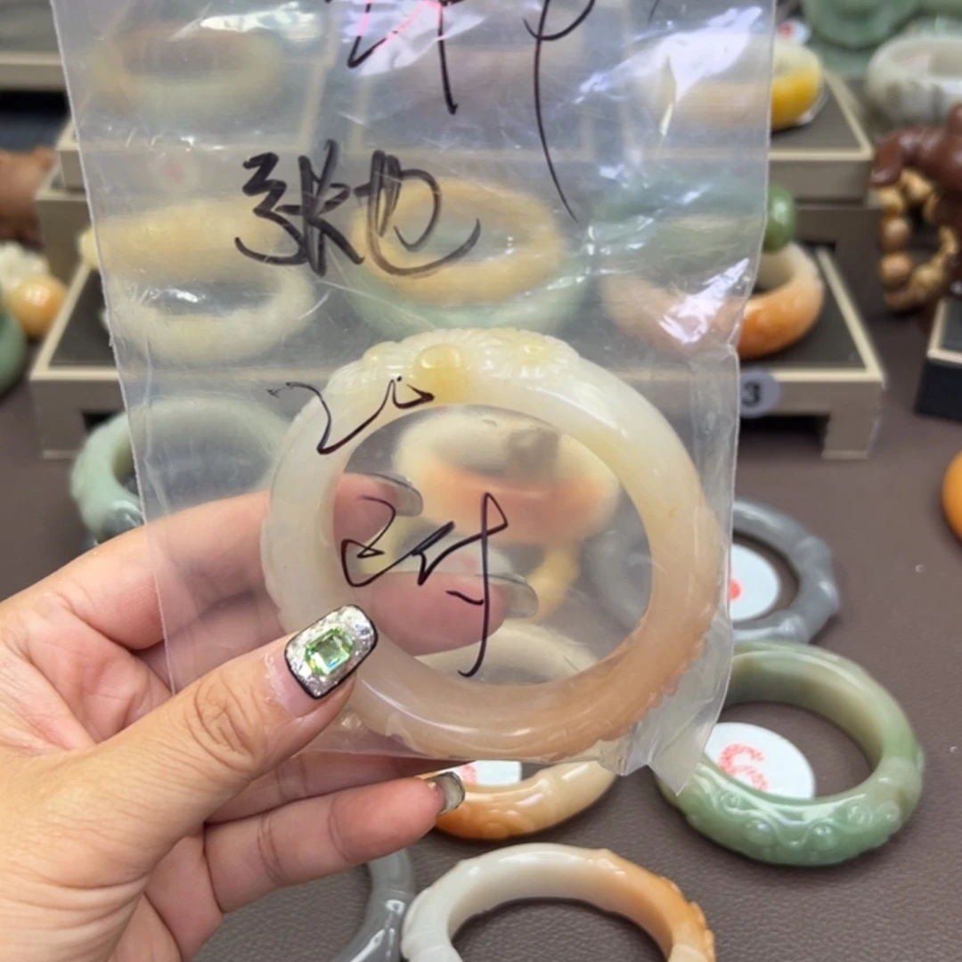 石英质玉手镯未镶嵌h****也