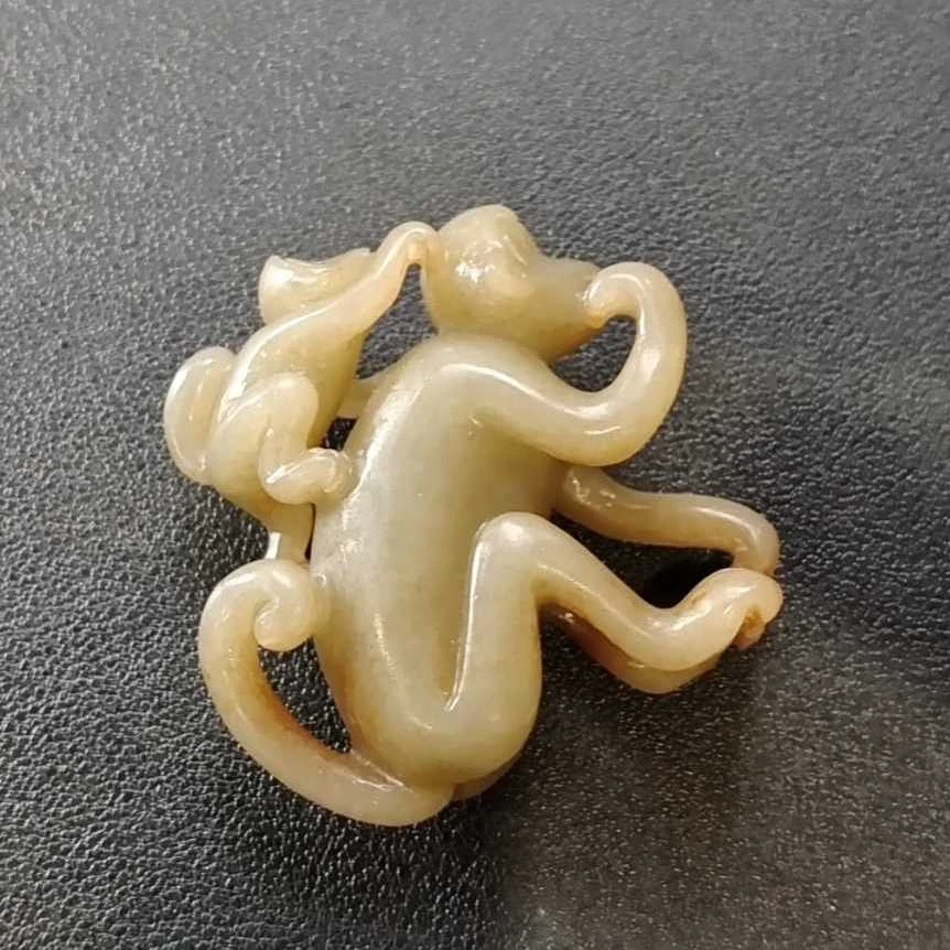 YT0117FCB045 玉猴雕件