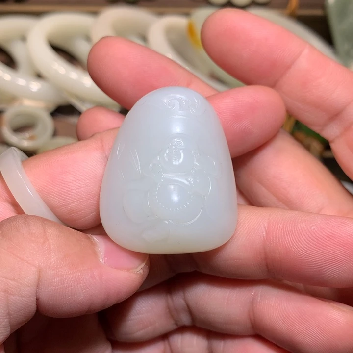 和田玉未镶嵌吊坠(赠链)