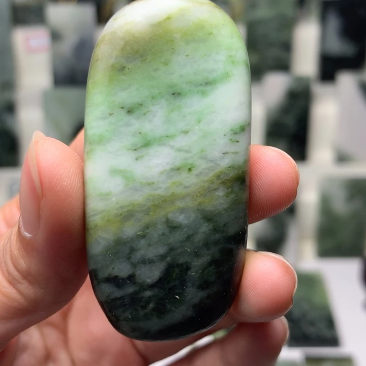 独山玉未镶嵌颈饰