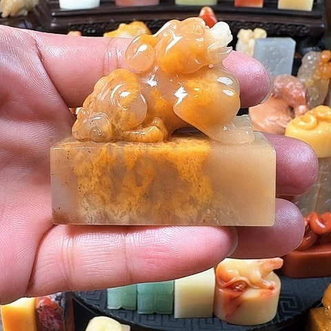 寿山石结晶鲎箕冻石