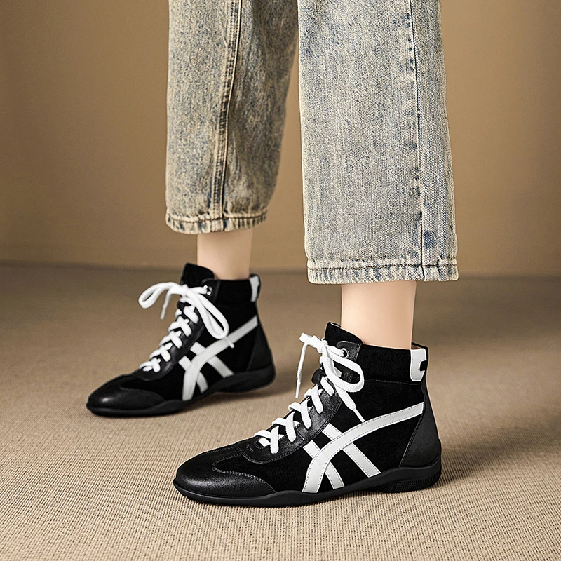 2025年秋冬新款学院风英伦马丁靴女系带休闲平底舒适软底时尚短靴