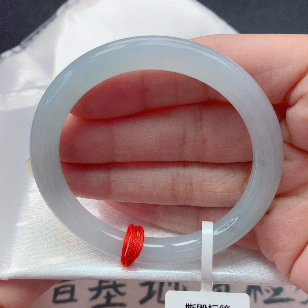 翡翠未镶嵌手镯53.3圆条 细糯化淡蓝底有纹