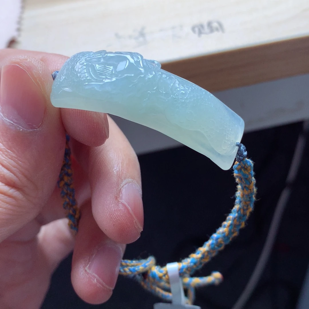 翡翠颈饰未镶嵌吊坠