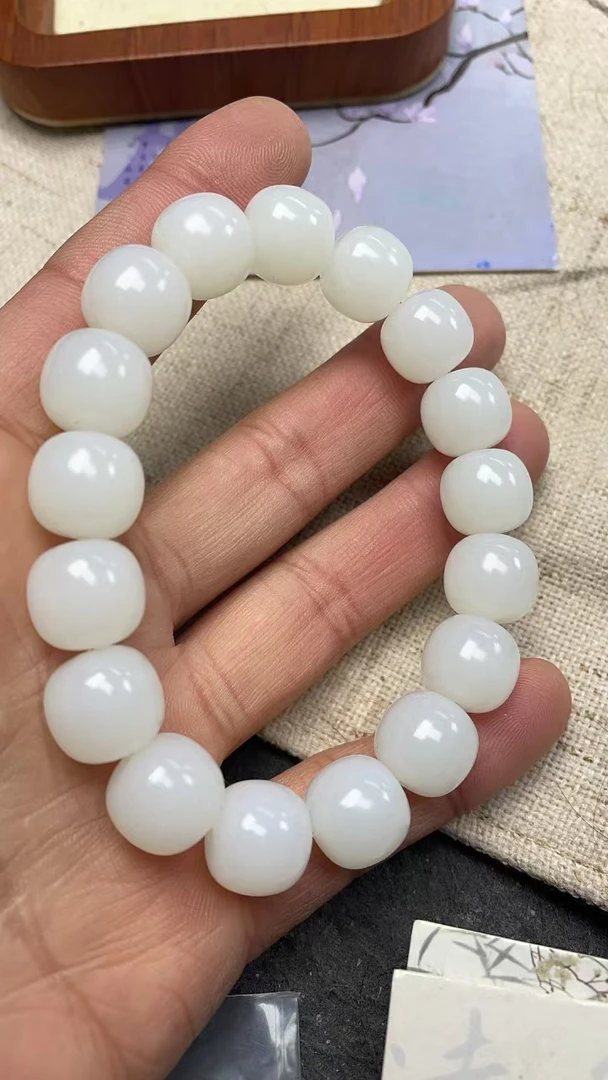 收藏级新疆和田玉高品质山料卡十三老型手串过眼过灯油润细糯熟白