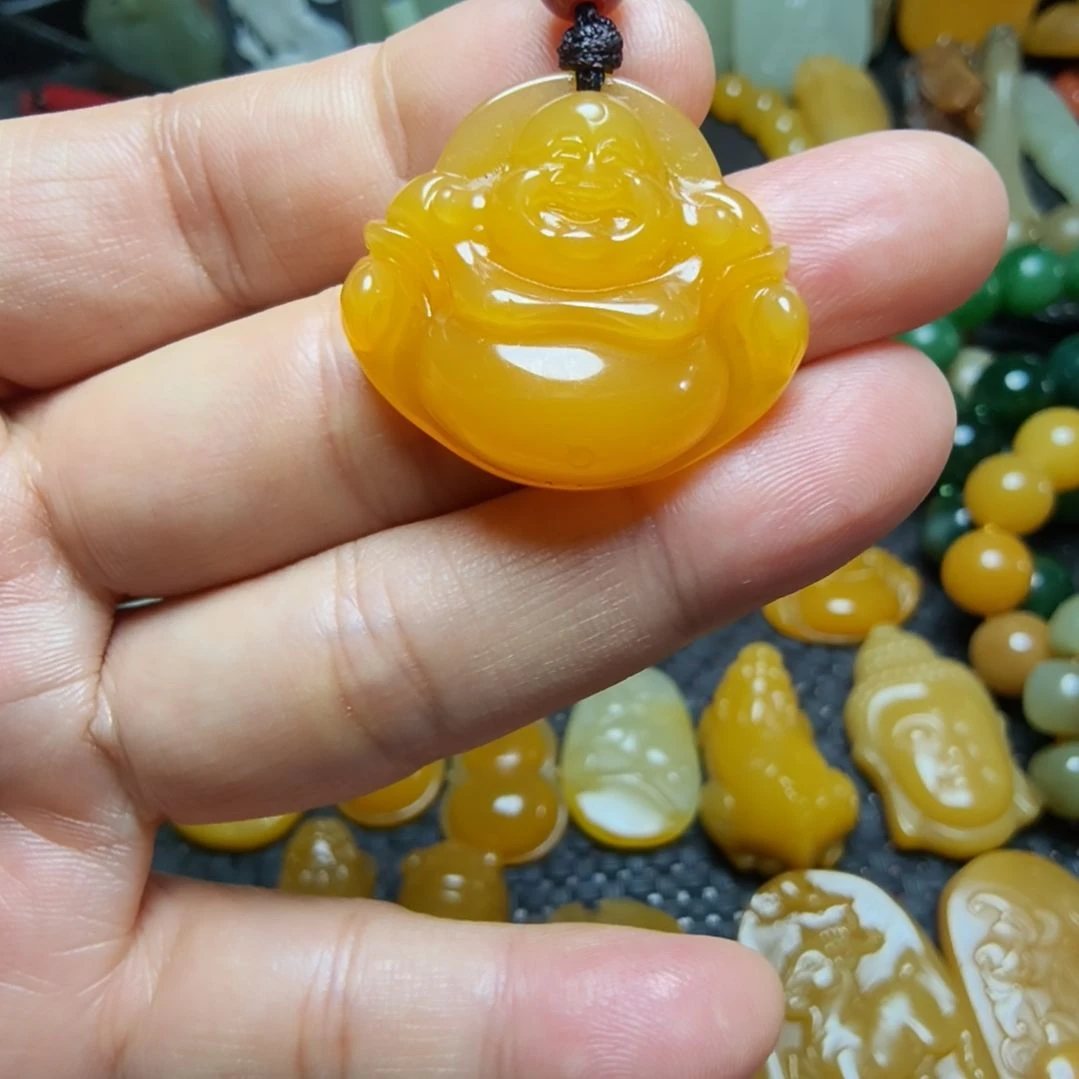 未镶嵌石英质玉（黄龙玉）颈饰