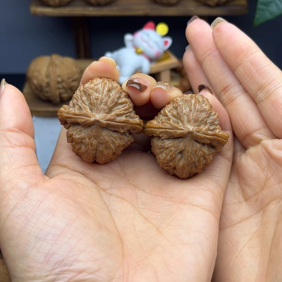 潘***文玩核桃把件白狮子 39 全品白茬