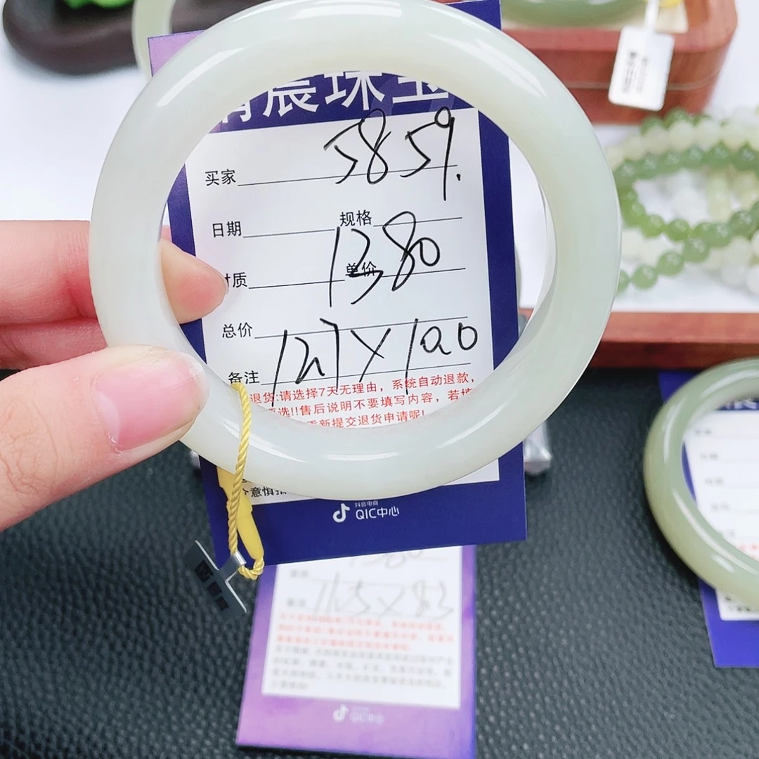 和田玉未镶嵌手镯