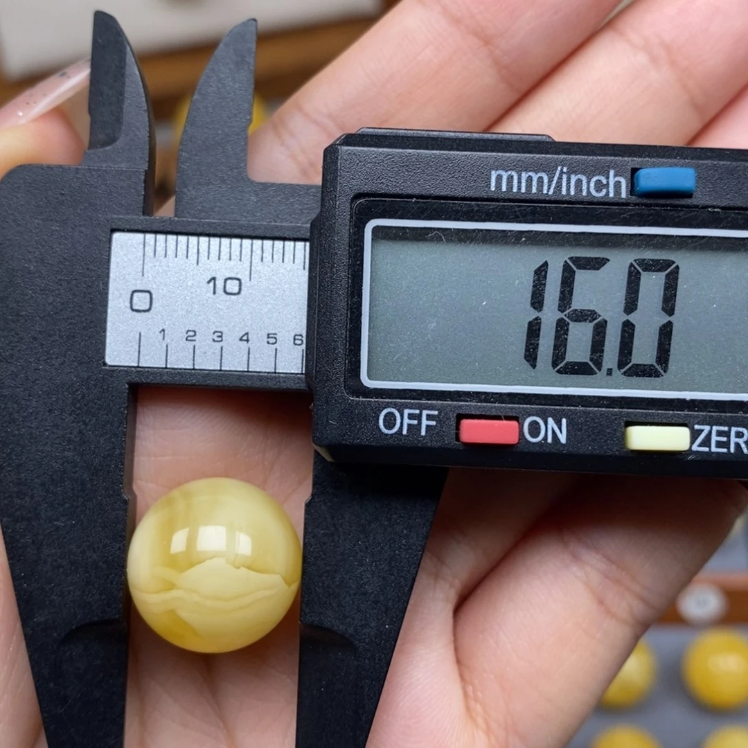 蜜蜡未镶嵌珠宝奇石