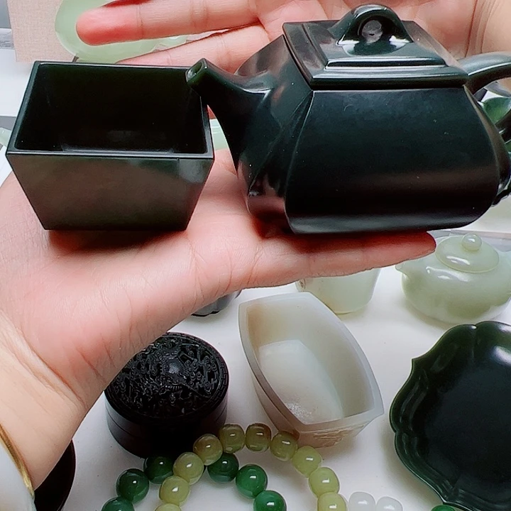 用***2未镶嵌和田玉（青玉）挂件