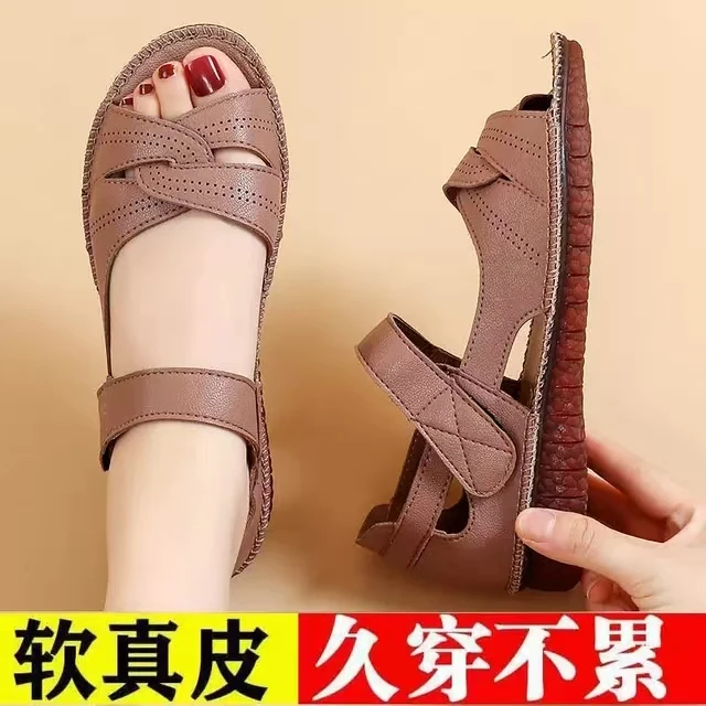 妈妈凉鞋真皮舒适不累脚平底大码防滑轻便牛筋软底中老年人女鞋夏