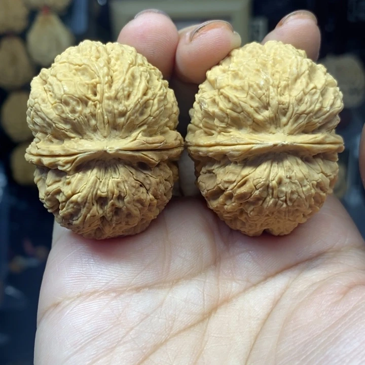 文玩核桃吊坠铁狮子43虚尖