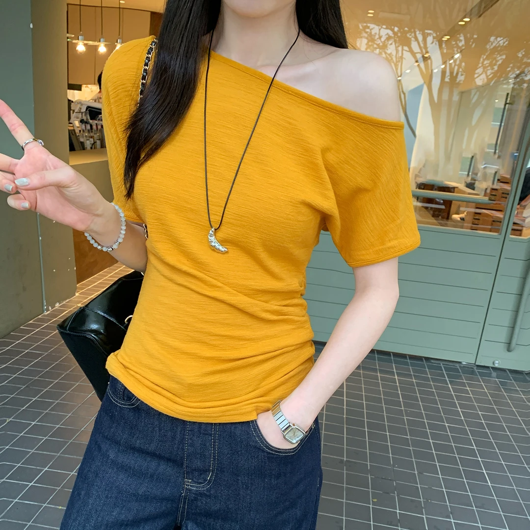 韩系休闲设计感小众独特斜肩短袖T恤女夏季黄色收腰修身露肩上衣