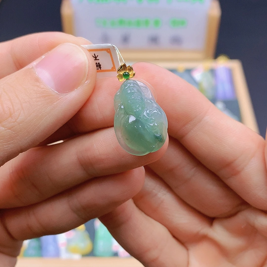 翡翠18K金镶嵌颈饰翡翠