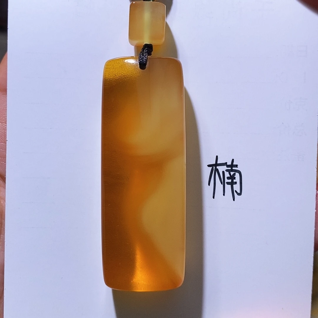 未镶嵌琥珀珠宝奇石