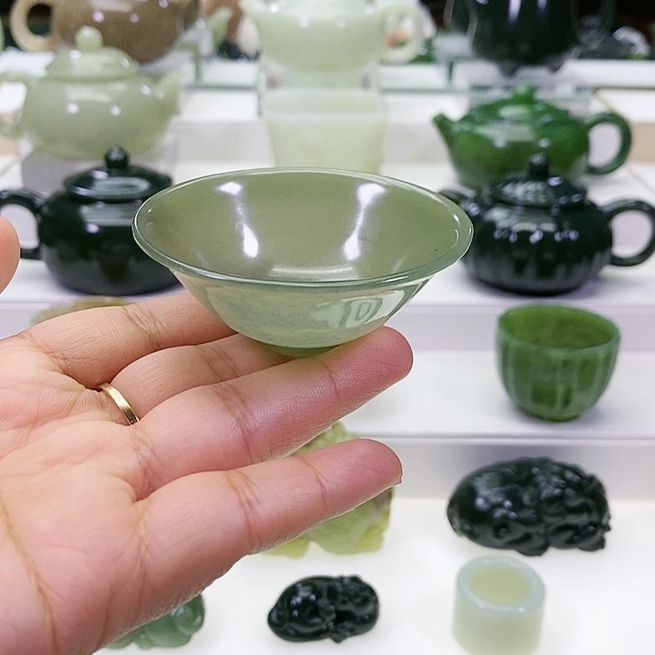 未镶嵌和田玉挂件杯子