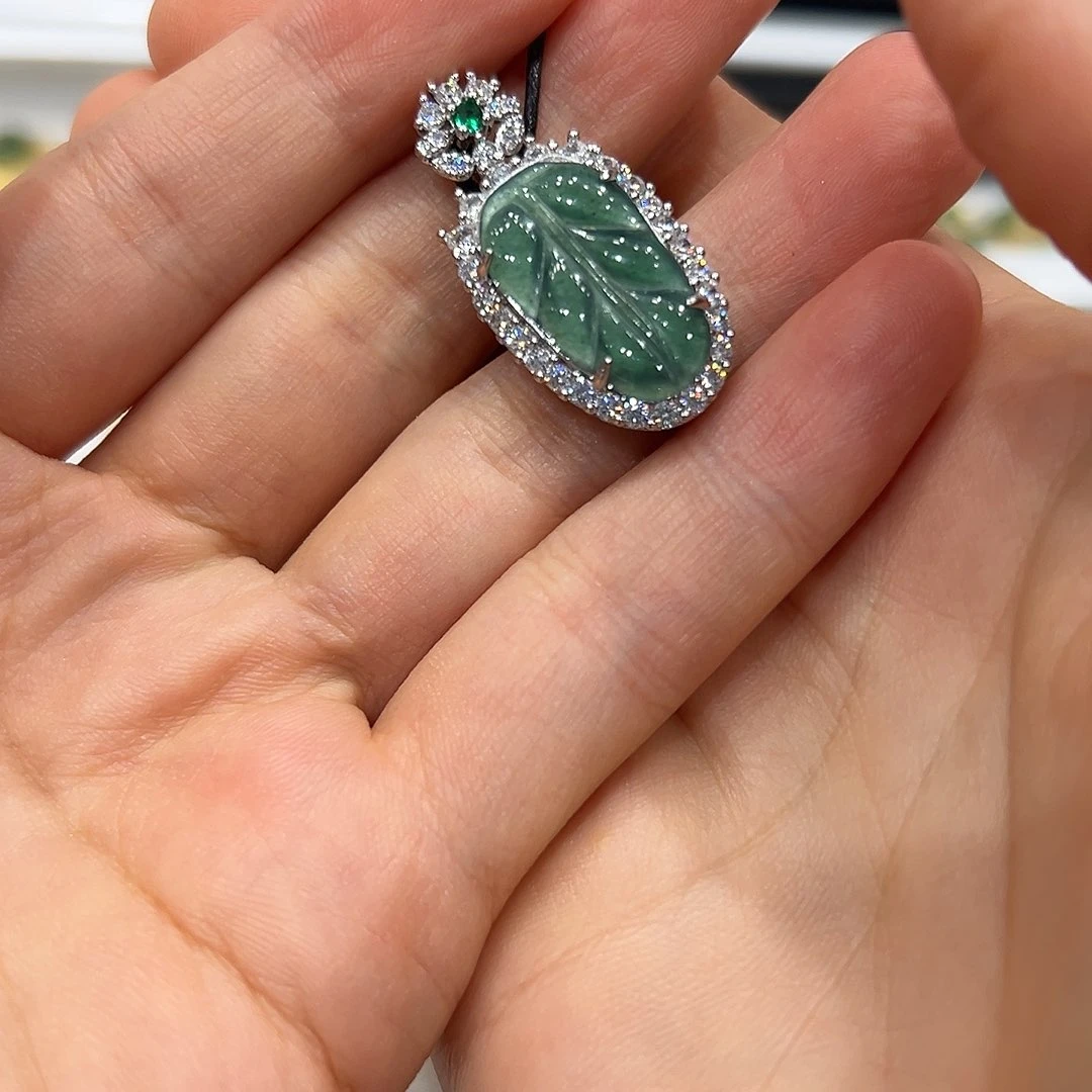 翡翠未镶嵌颈饰颜色多样性发货