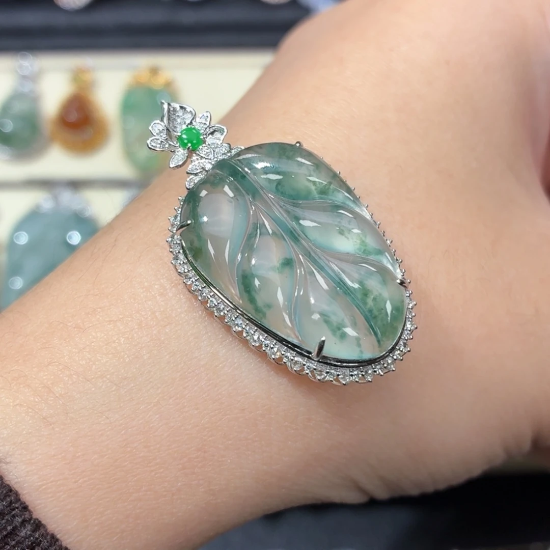 翡翠18K金镶嵌颈饰