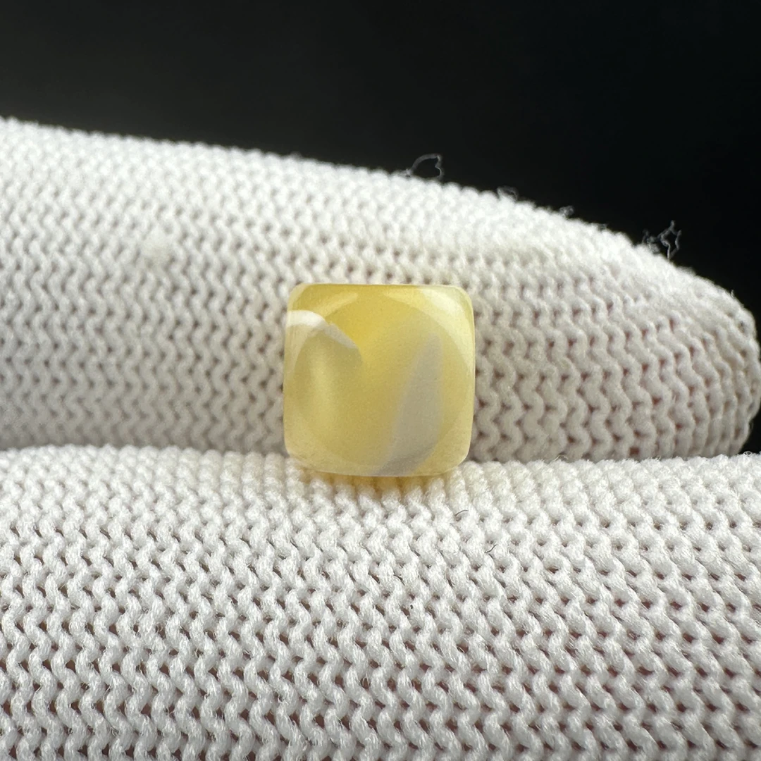 J4383天然原矿俄料蜜蜡瓷白花四方珠 7.9mm支持复检