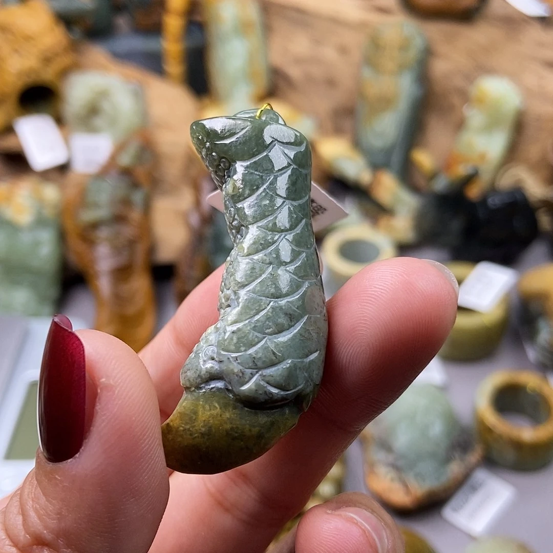 岫岩河磨玉（透闪石质玉）挂坠未镶嵌