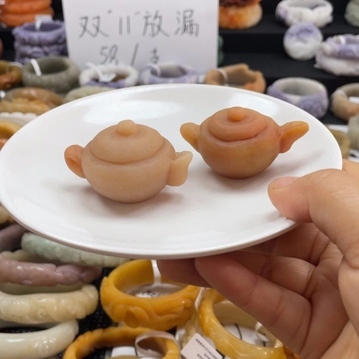 蔷***微石英质玉未镶嵌手镯