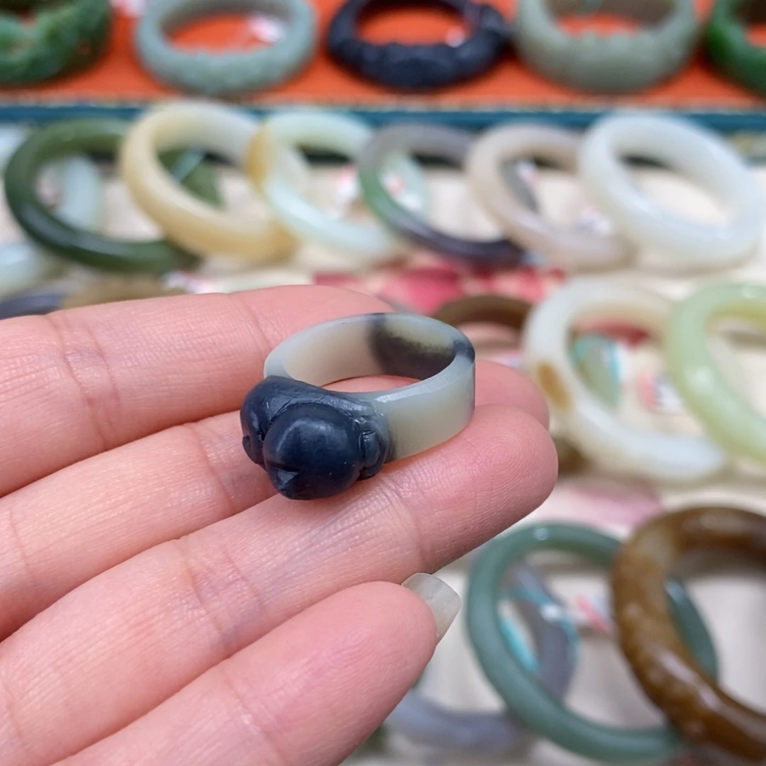 珍****未镶嵌手镯和田玉青花小猫18.3定制