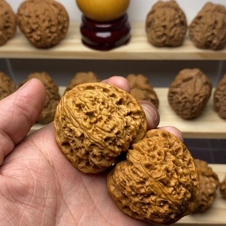 把件核桃43尺三角南疆石