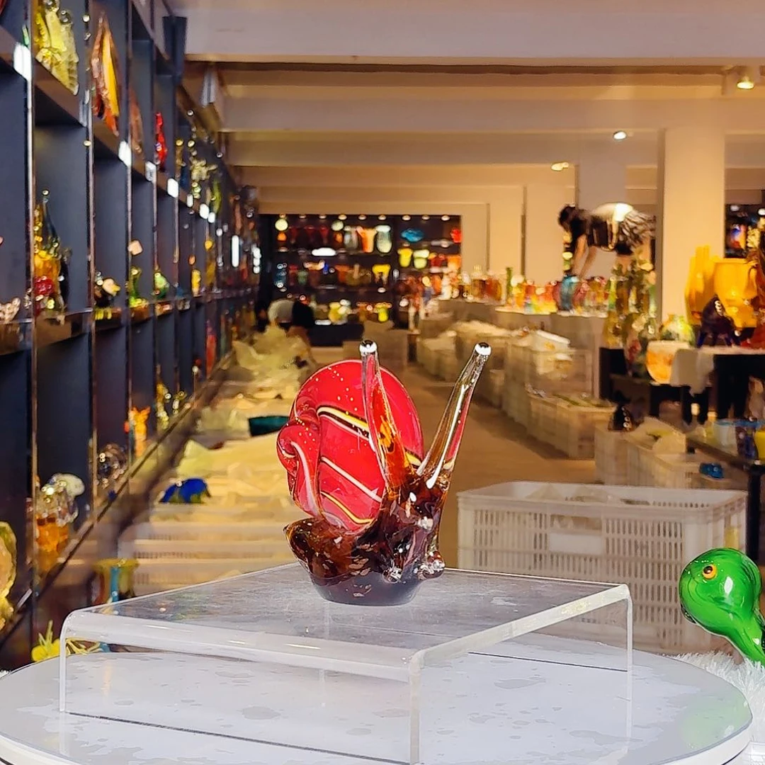 琉璃手工艺品琉璃岛上有个叫小白山