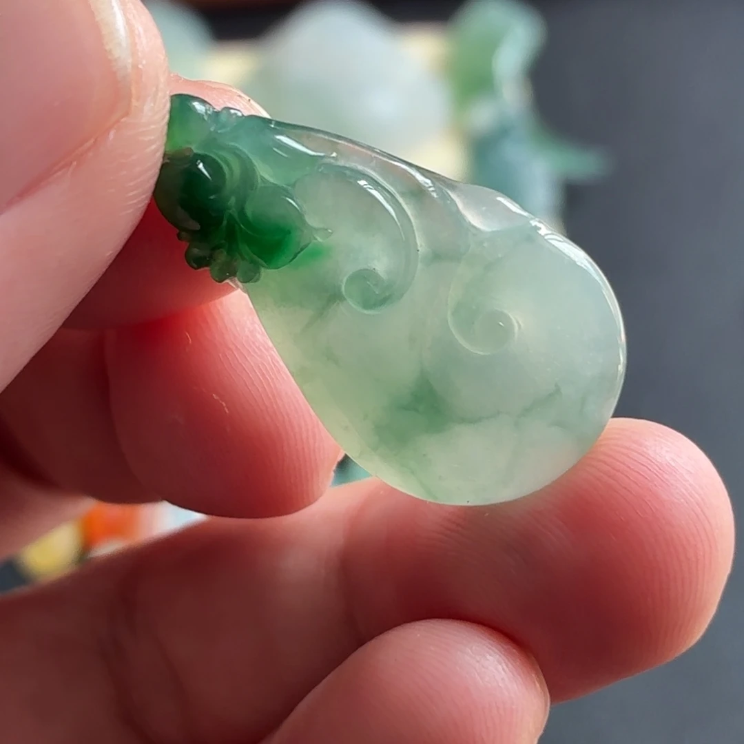 定制翡翠未镶嵌如意