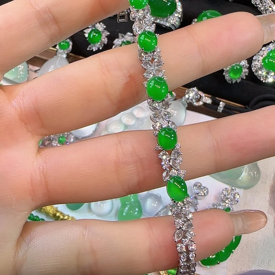 翡翠18K金镶嵌戒指