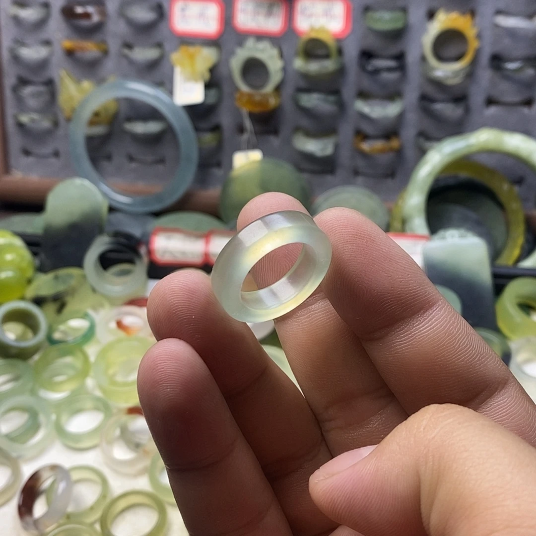 未镶嵌蛇纹石玉戒指