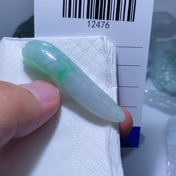 翡翠未镶嵌颈饰是