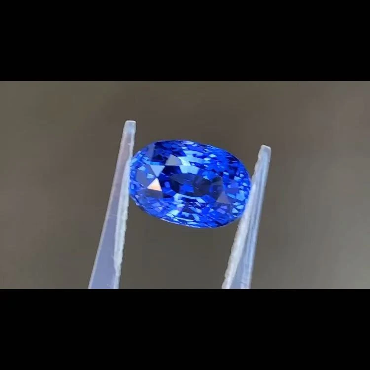 天然斯里兰卡蓝宝石 4.24克拉