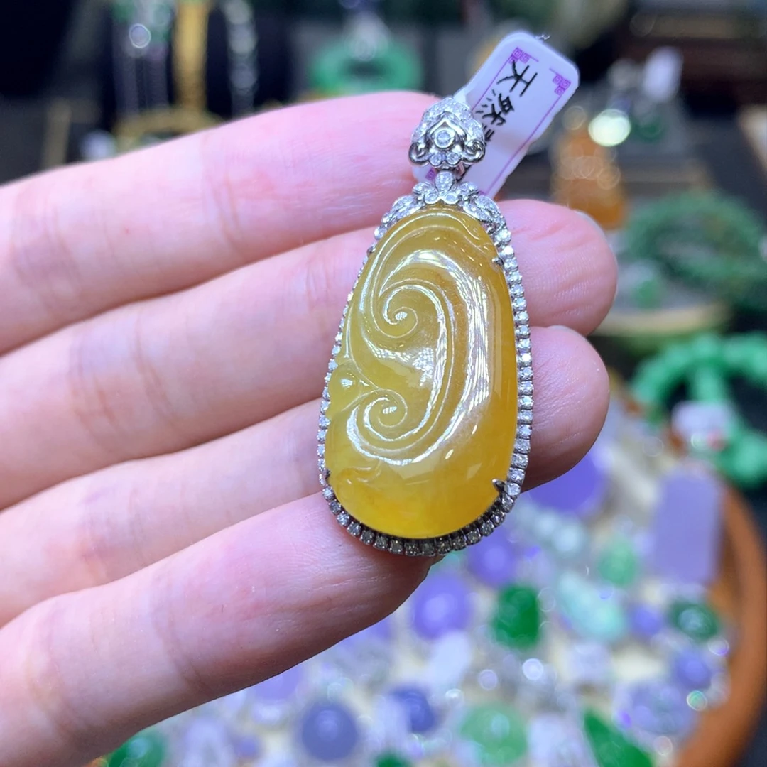 翡翠18K金镶嵌颈饰翡翠吊坠项链