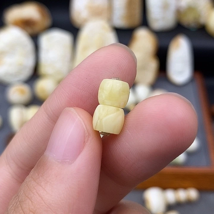 未镶嵌琥珀裸石7对珠