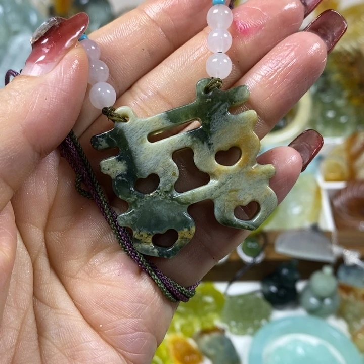 蛇纹石玉未镶嵌吊坠